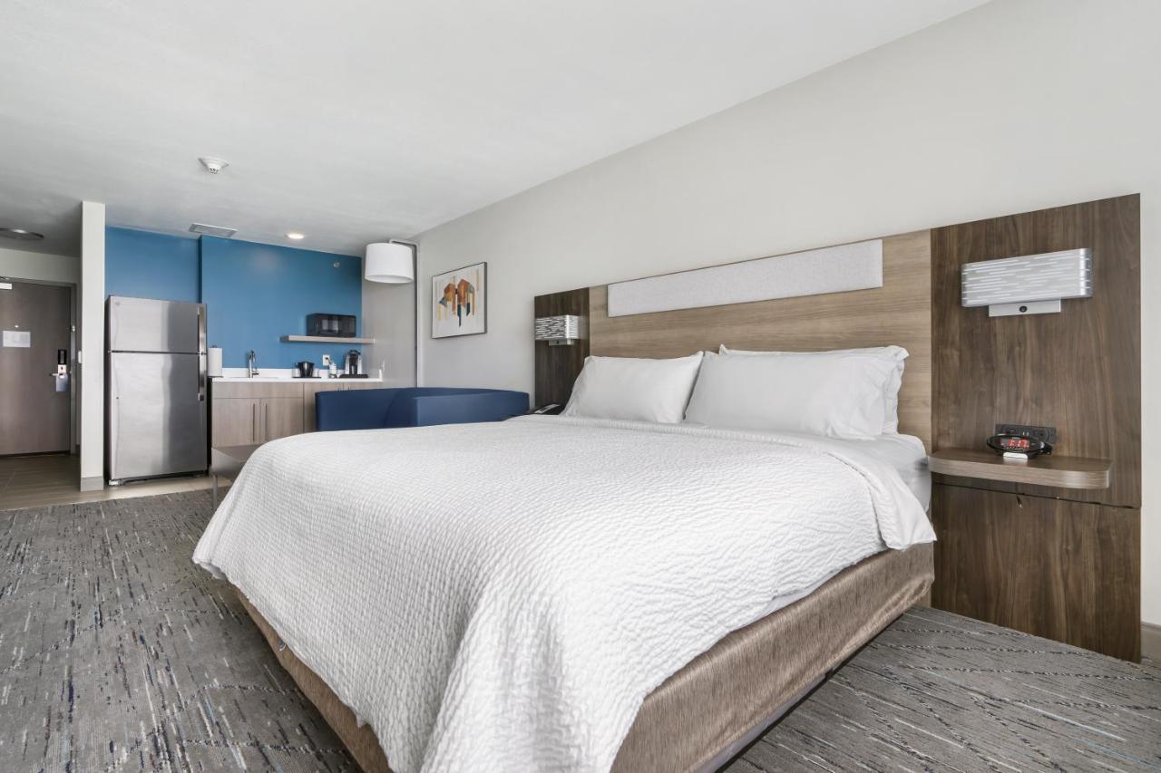 Holiday Inn Express Peru-Lasalle Area By Ihg Exterior photo