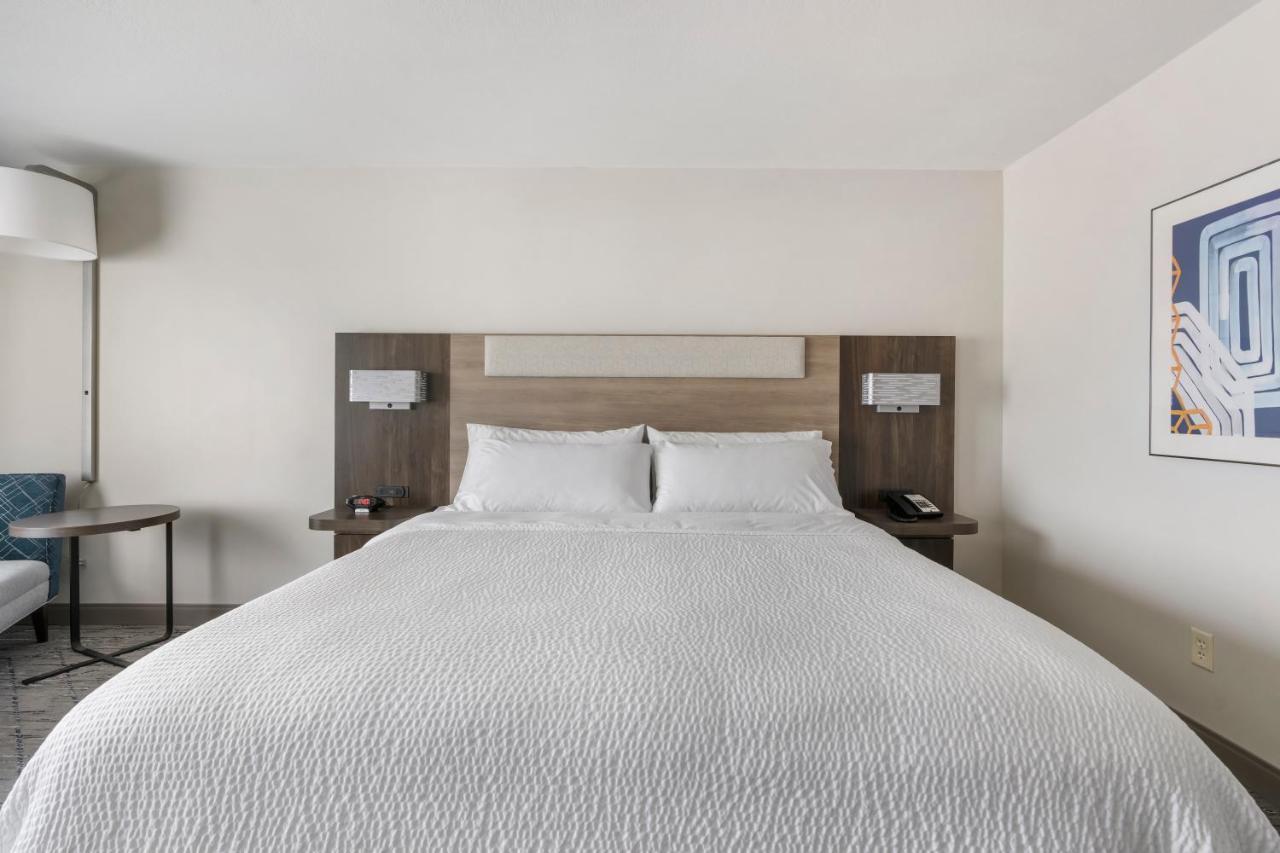 Holiday Inn Express Peru-Lasalle Area By Ihg Exterior photo