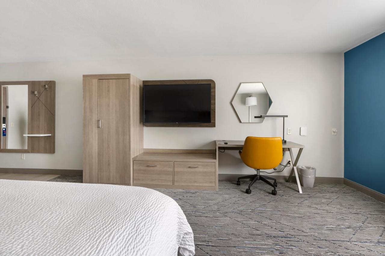 Holiday Inn Express Peru-Lasalle Area By Ihg Exterior photo