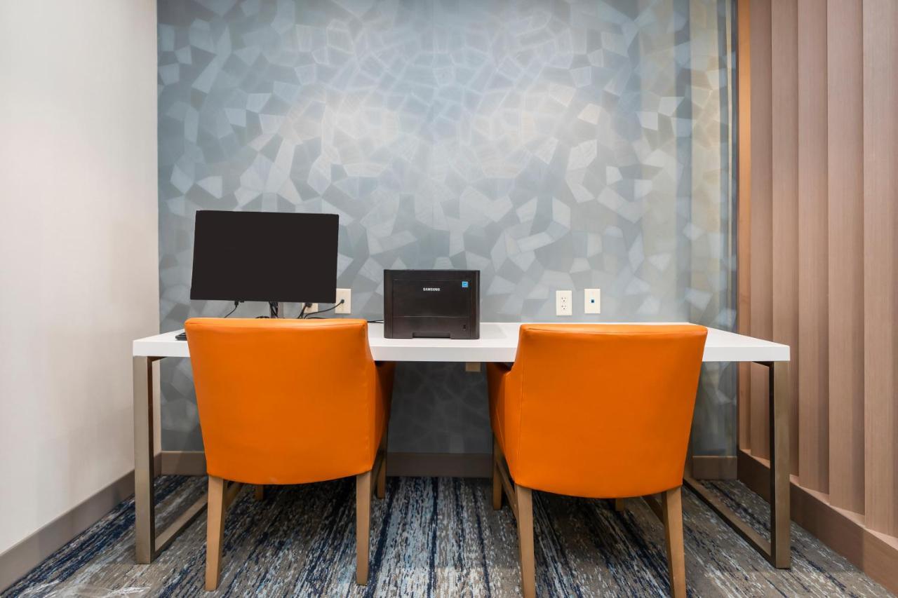 Holiday Inn Express Peru-Lasalle Area By Ihg Exterior photo