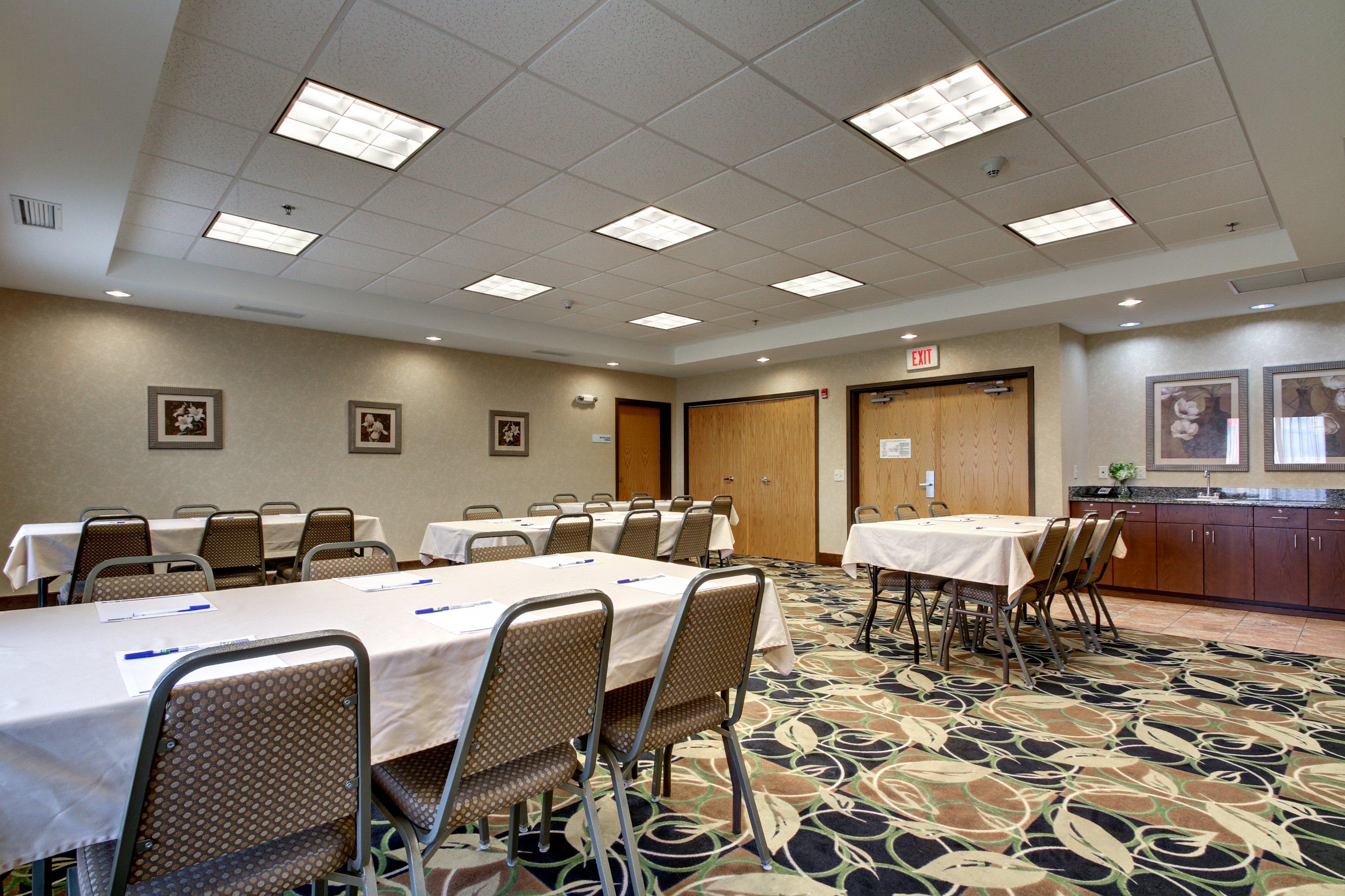 Holiday Inn Express Peru-Lasalle Area By Ihg Exterior photo