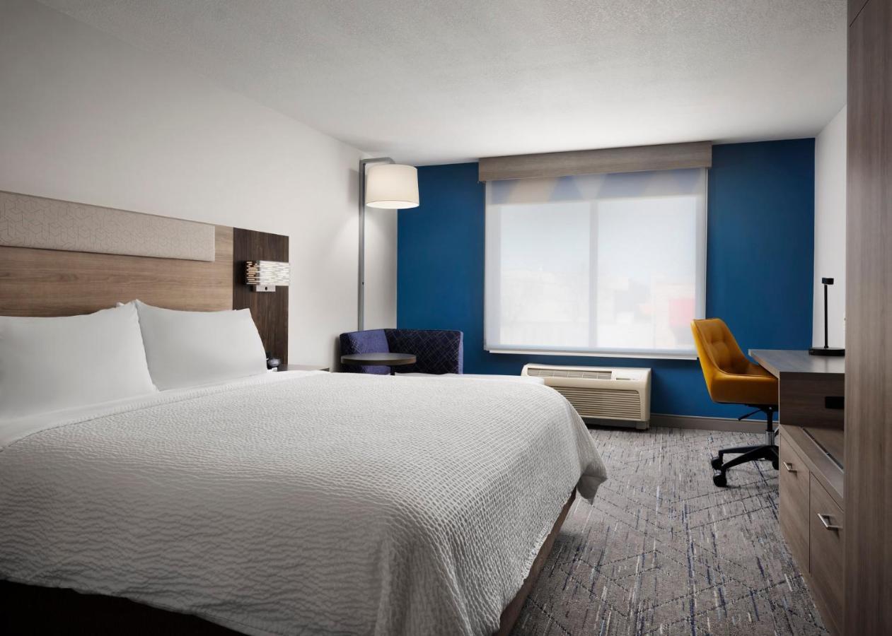 Holiday Inn Express Peru-Lasalle Area By Ihg Exterior photo