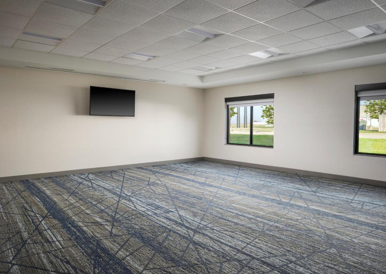 Holiday Inn Express Peru-Lasalle Area By Ihg Exterior photo