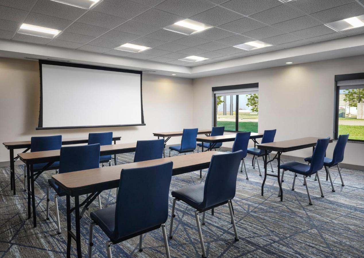 Holiday Inn Express Peru-Lasalle Area By Ihg Exterior photo