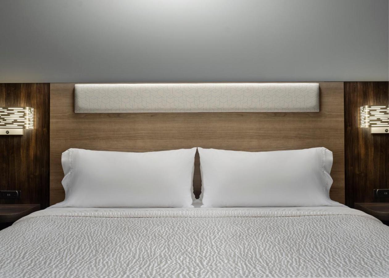 Holiday Inn Express Peru-Lasalle Area By Ihg Exterior photo