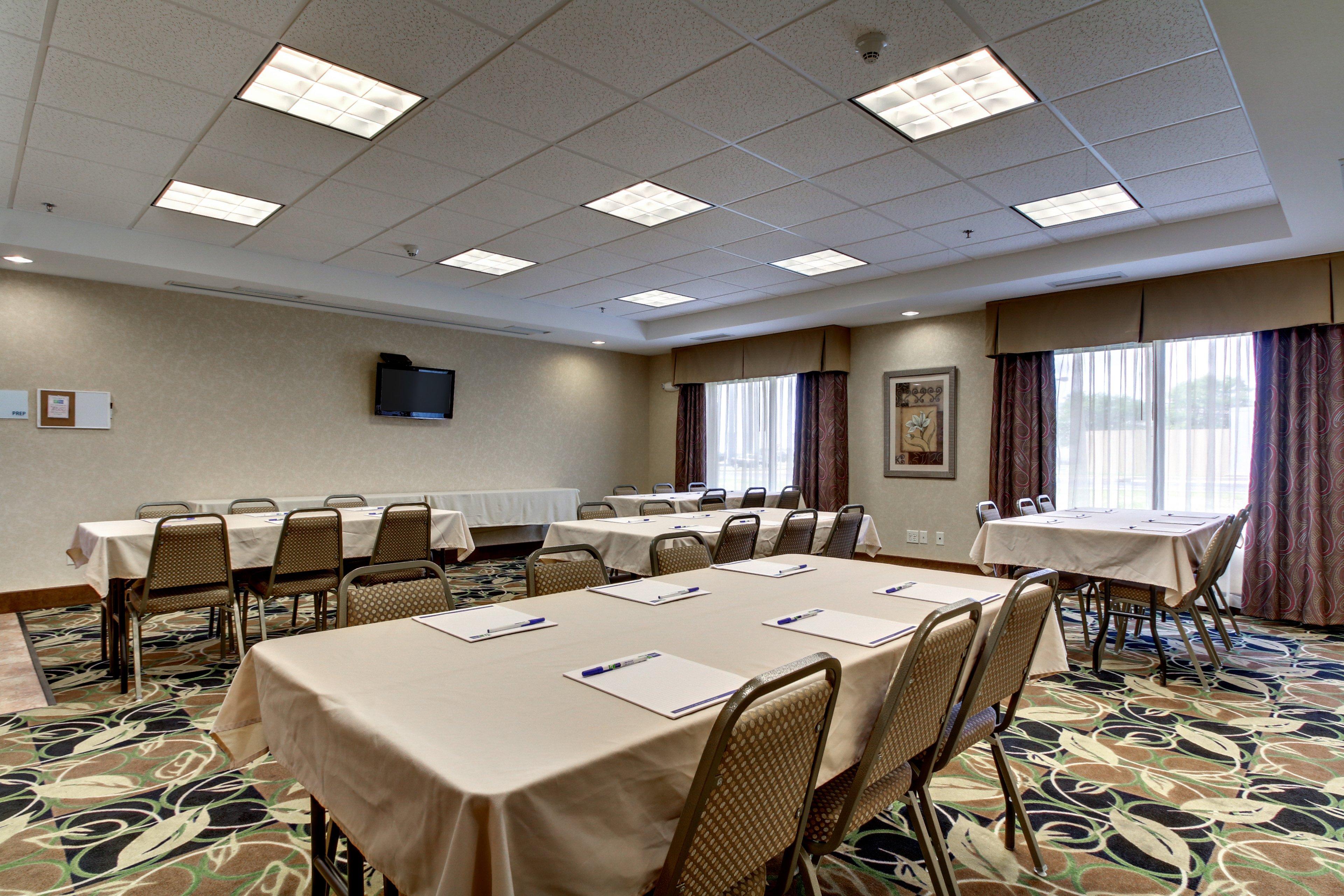 Holiday Inn Express Peru-Lasalle Area By Ihg Exterior photo