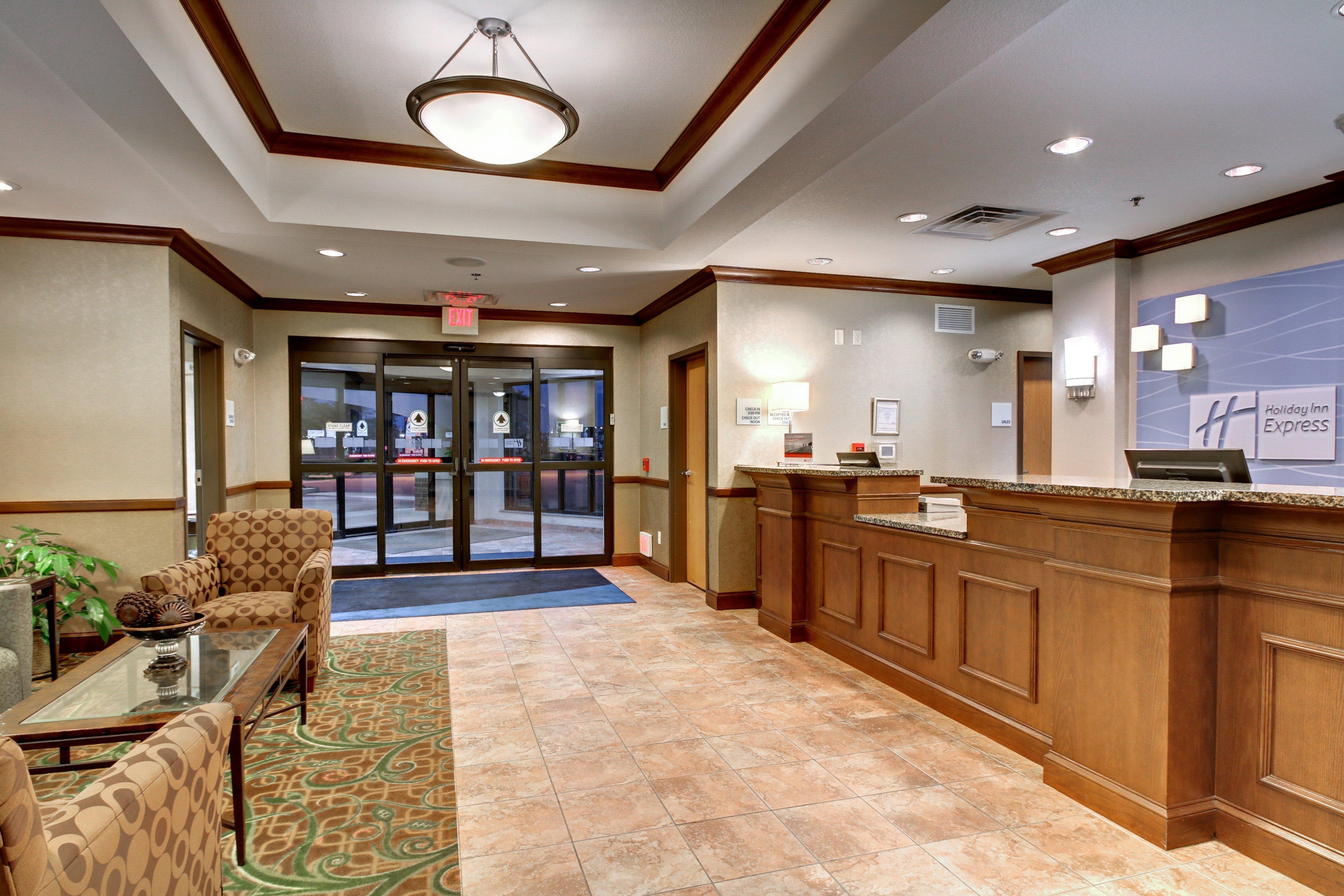 Holiday Inn Express Peru-Lasalle Area By Ihg Exterior photo