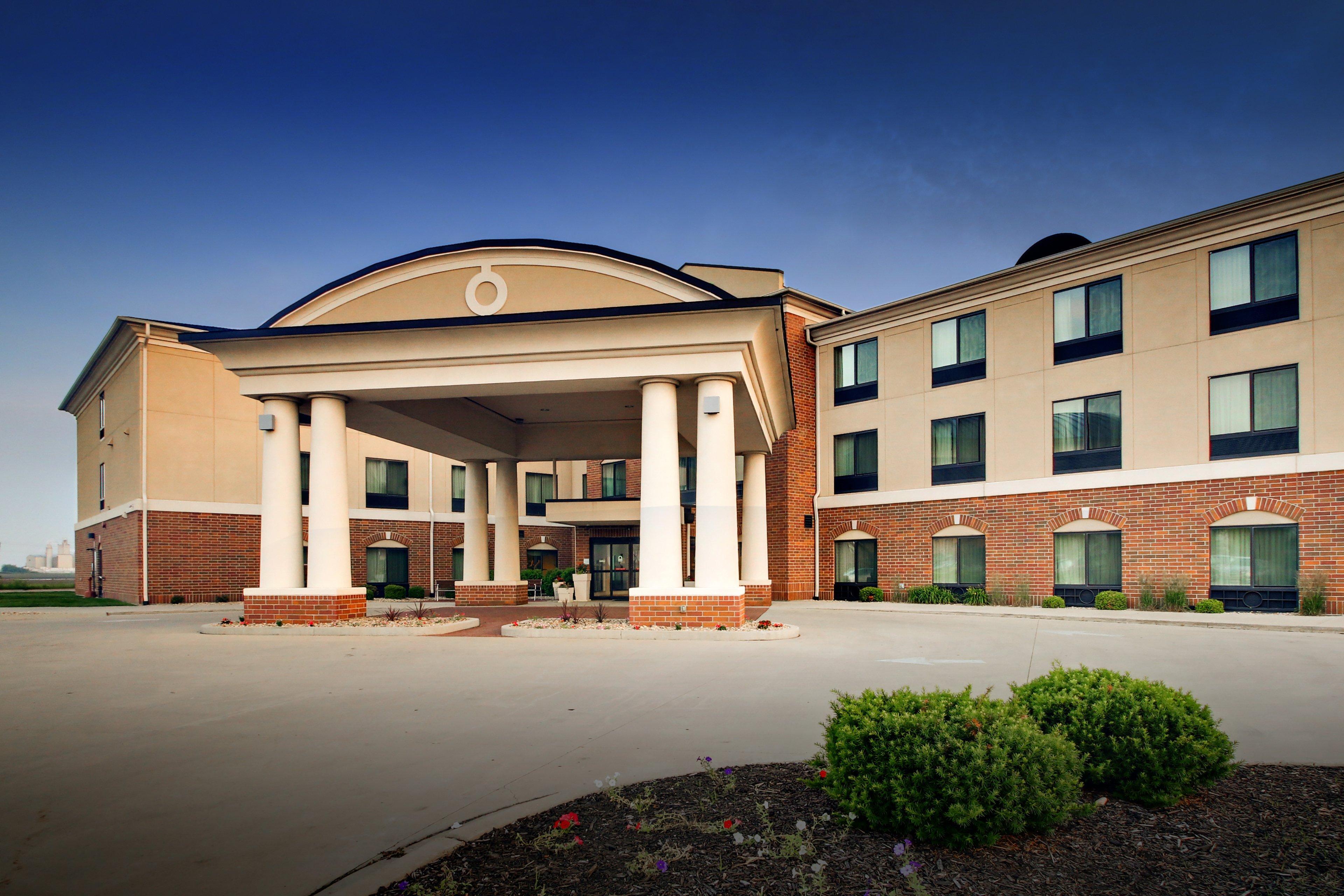Holiday Inn Express Peru-Lasalle Area By Ihg Exterior photo